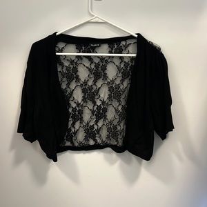Women’s cropped cardigan.